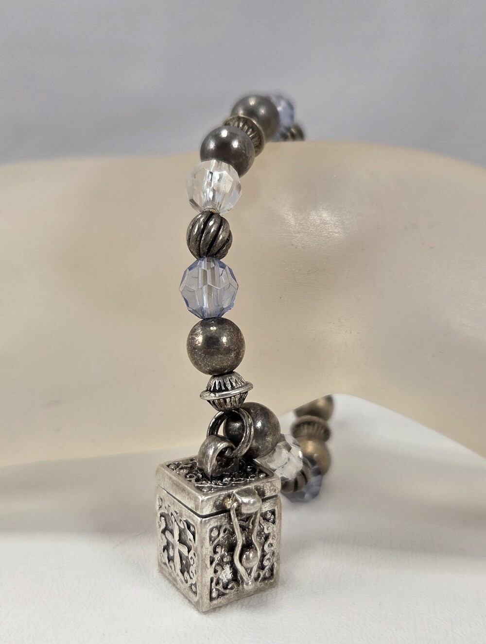 Vintage Y2K Prayer Box Lucite Metallic Beaded Stretch Bracelet, Silvertone